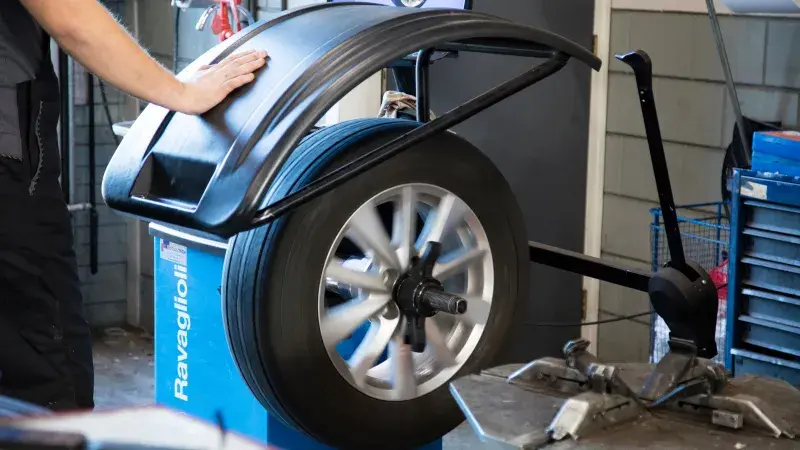 band velg combinatie op bandenbalanceerapparaat